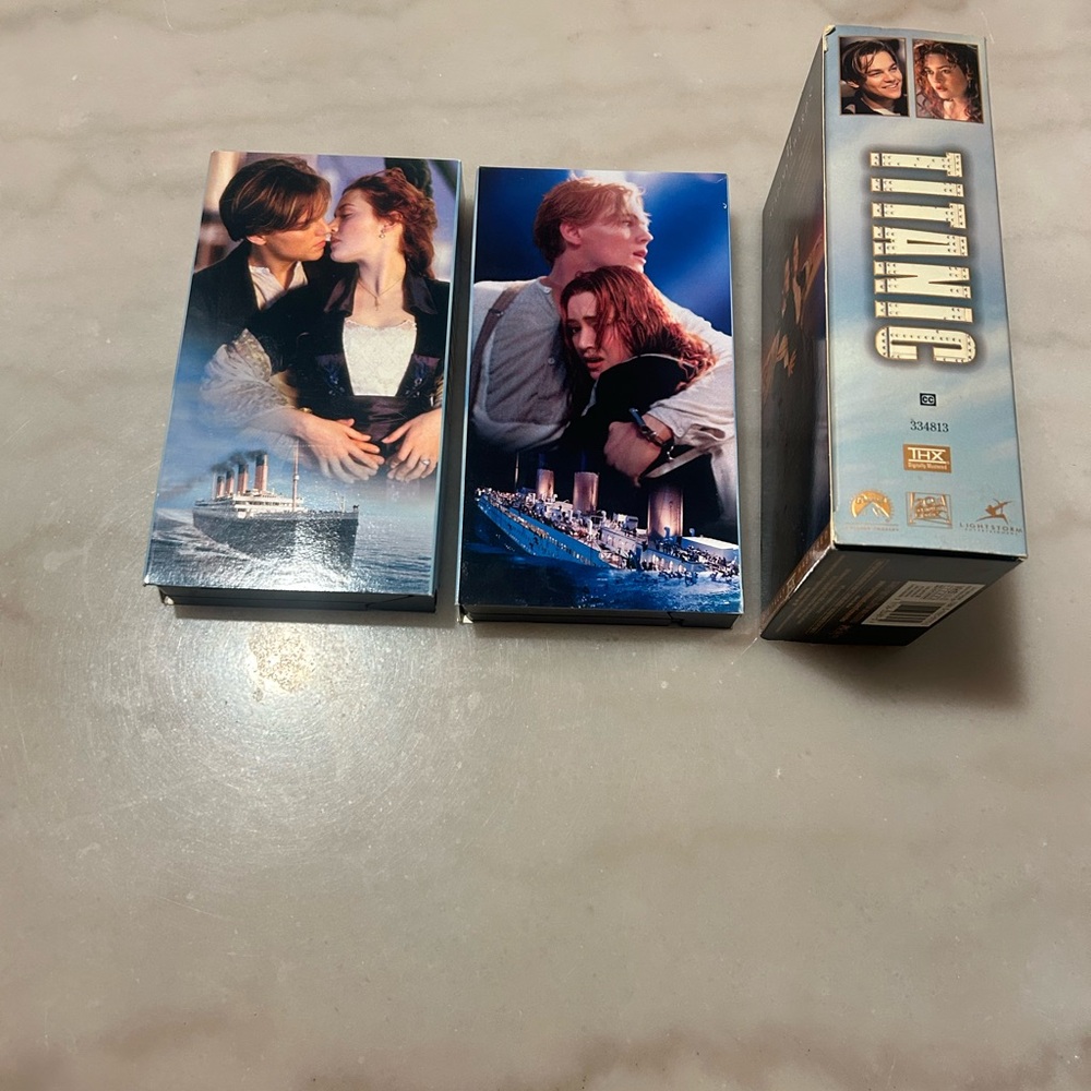 Vintage. VHS 1998 Titanic, 2 VHS Tape Set